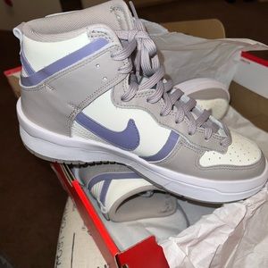 Womens Nike Dunk High Top sneakers